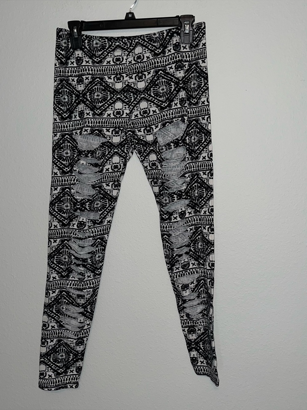 Best Cody Distressed Leggings Size M